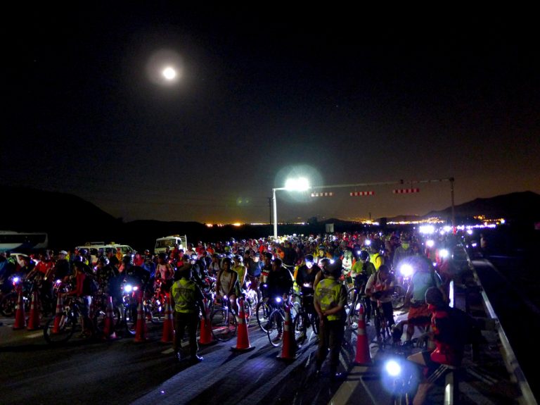 Mágicos 80 km de cicletada nocturna hacia la Virgen de Lo Vázquez