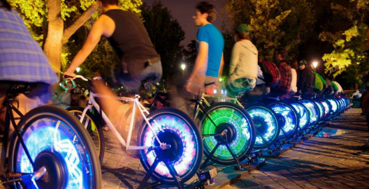 Lee más sobre el artículo Cine al aire libre funcionará con la energía del pedaleo ciclistas