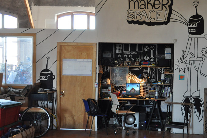 La creatividad que invade los talleres de “Stgo Maker Space”