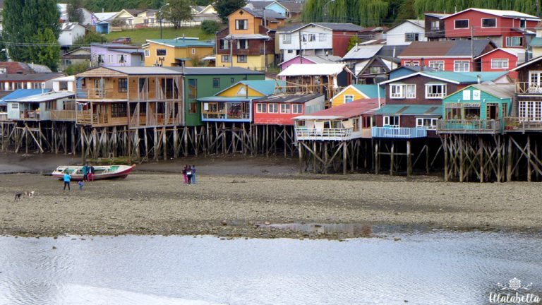 Los Palafitos de Chiloé se renuevan para acogerte en bellos hoteles y cafés