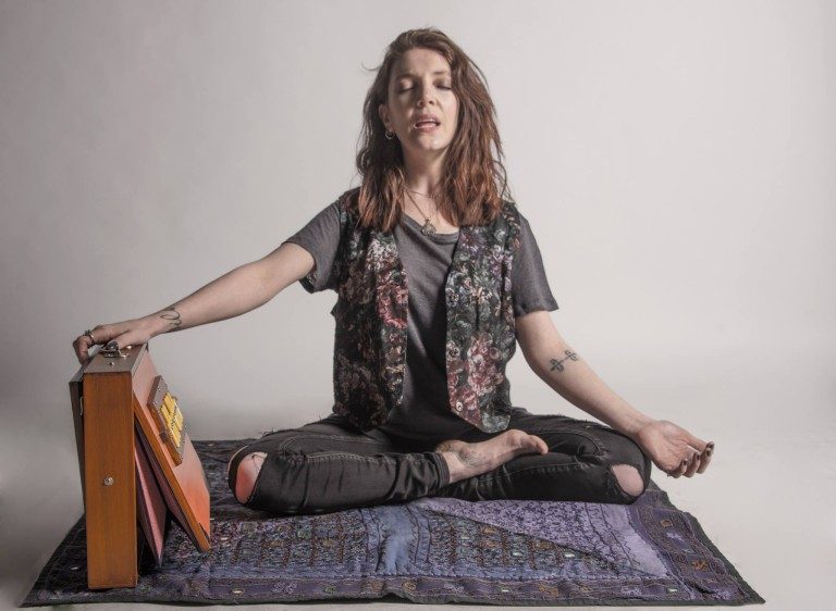 “El Yoga de la Voz” uno de los interesantes métodos de Sonoterapia que Valentina Moyano utiliza  para sanar