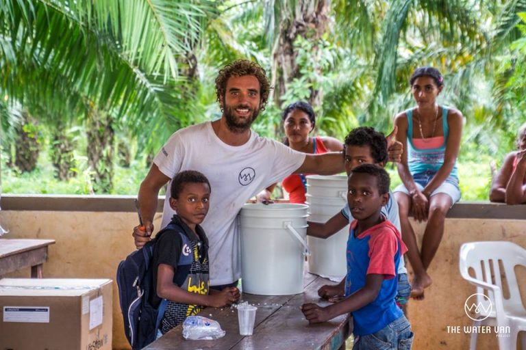 The Water Van Project, Cuatro amigos lo dejan todo para llevar agua a los que la necesitan