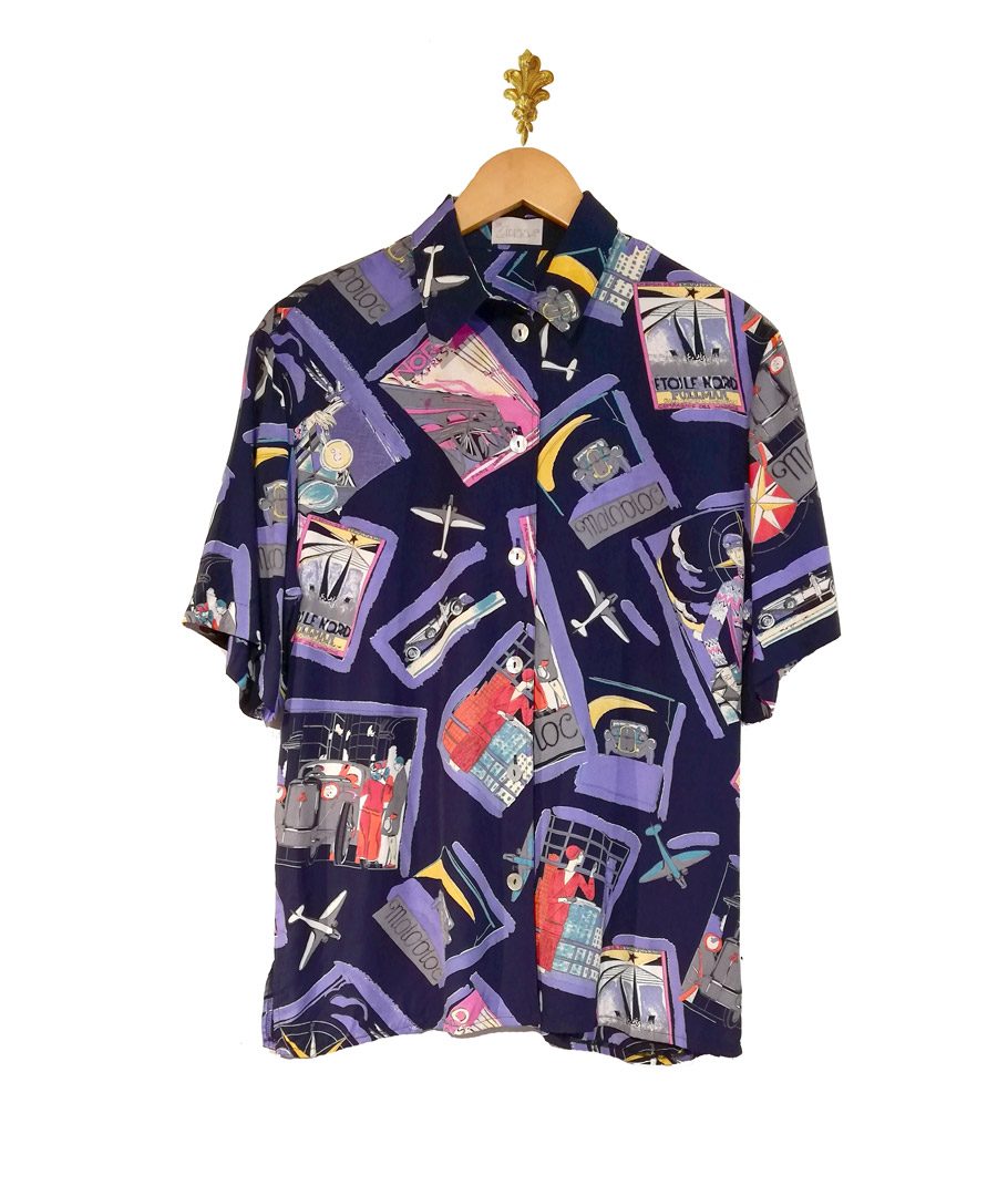 Blusa tipo guayabera con diseños de figurines