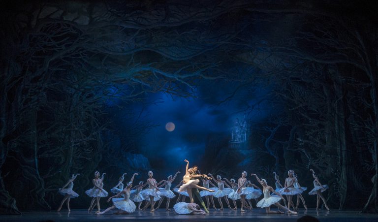 Acuerdo del Teatro Real de Madrid para transmitir ballet junto al Teatro Municipal De Santiago