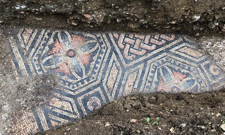 En un viñedo de Verona, se descubrió un antiguo suelo de mosaico romano del siglo III