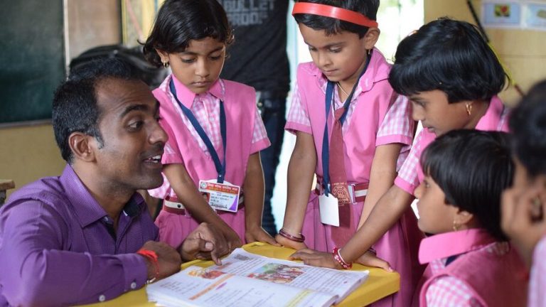 Maestro de la India libera a las niñas del matrimonio infantil, y gana el Premio Nobel de la Educación